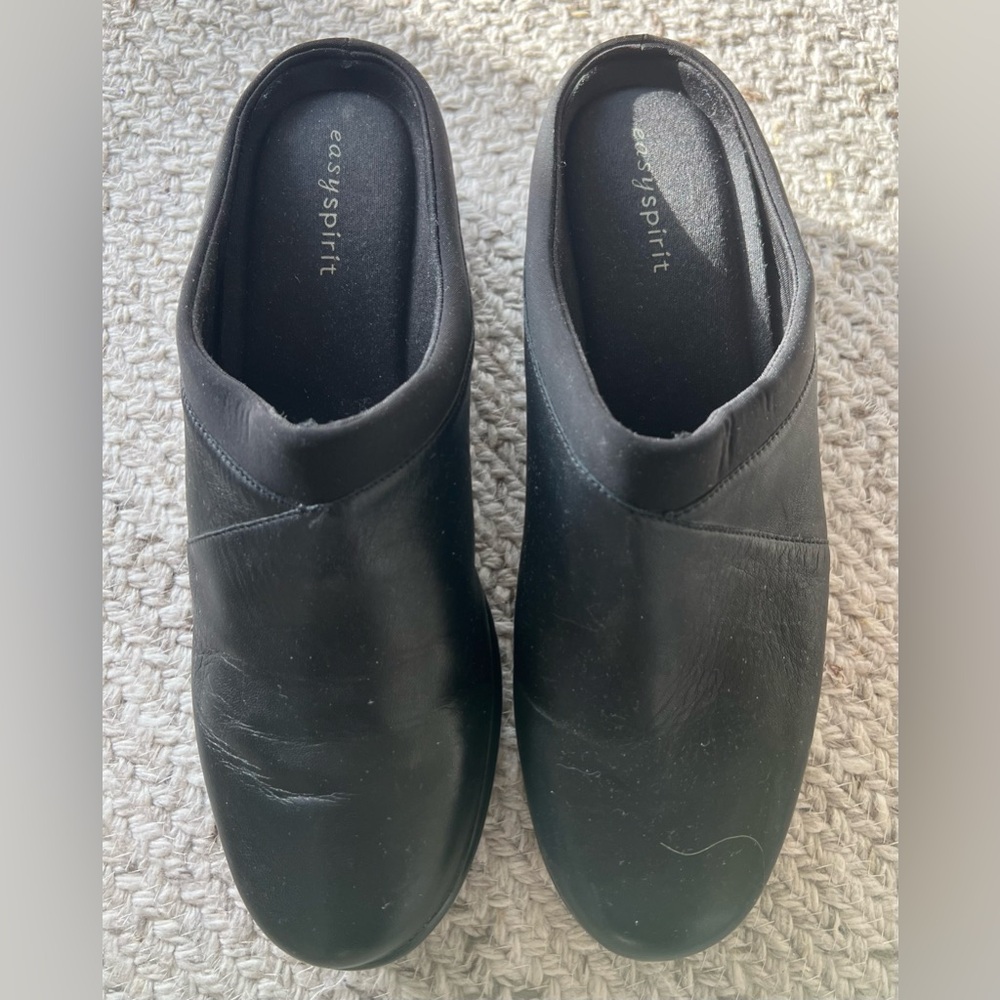 NWOT Easy Spirit Leather Clogs